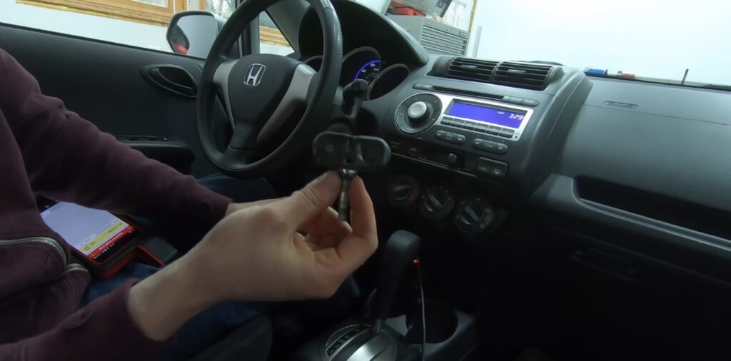 What is a TPMS Sensor? How to Change Tire Pressure Sensor
